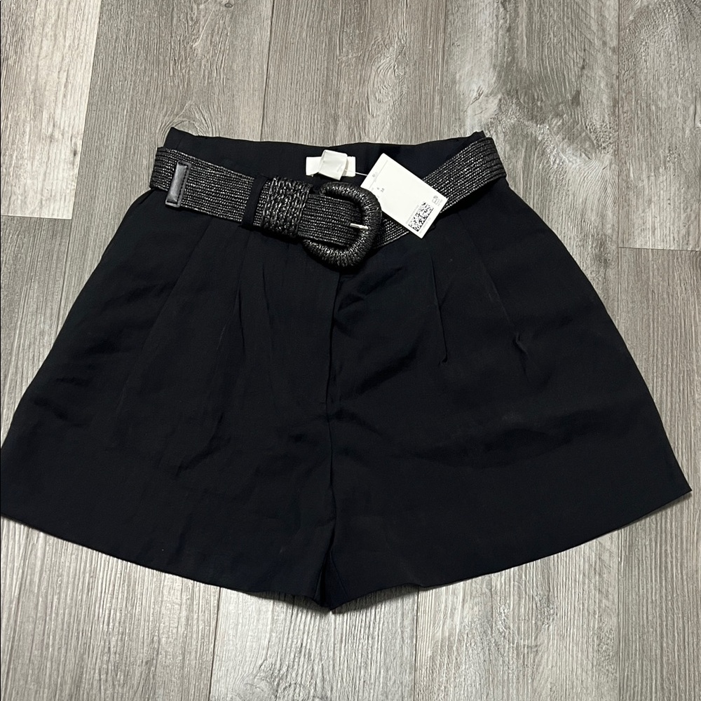 H&M women’s pleated high waist dress shorts/ black/ size 6 NWT